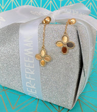 Load image into Gallery viewer, Polished Flower Dangle Earrings