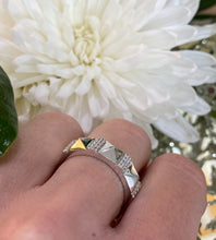 Load image into Gallery viewer, 18K White Gold and Diamond Pyramid Band