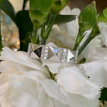 Load image into Gallery viewer, 18K White Gold and Diamond Pyramid Band