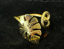 Load image into Gallery viewer, Curly Leaf Yellow Gold Ring