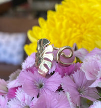 Load image into Gallery viewer, Curly Leaf Yellow Gold Ring