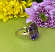 Load image into Gallery viewer, Vintage Yellow Gold Amethyst Cocktail Ring