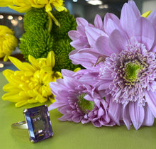Load image into Gallery viewer, Vintage Yellow Gold Amethyst Cocktail Ring