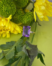 Load image into Gallery viewer, Vintage Yellow Gold Amethyst Cocktail Ring