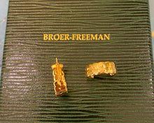 Load image into Gallery viewer, Yellow Gold Leaf Band Hoop Earrings