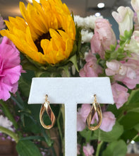 Load image into Gallery viewer, Yellow Gold Twisted Oval Hoops