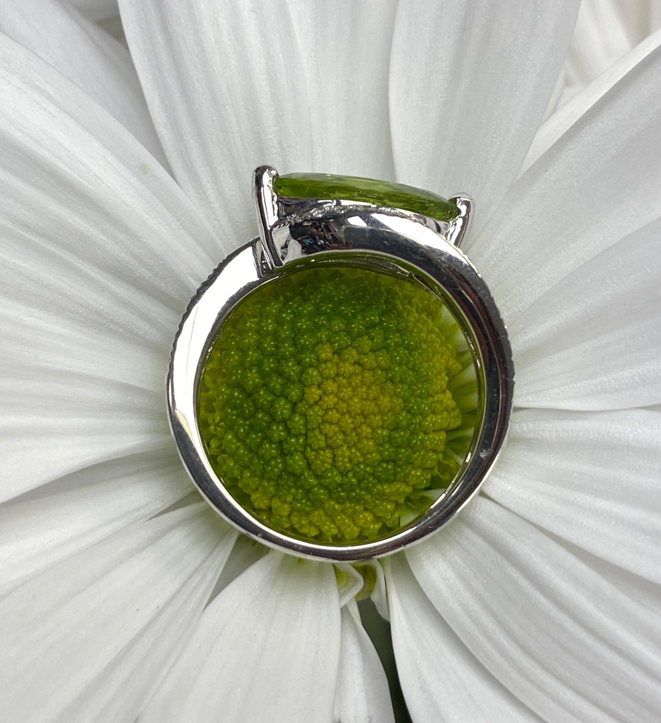 Limeleaf Diamond Peridot Ring