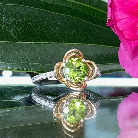 The Sunlit Clover Peridot Ring
