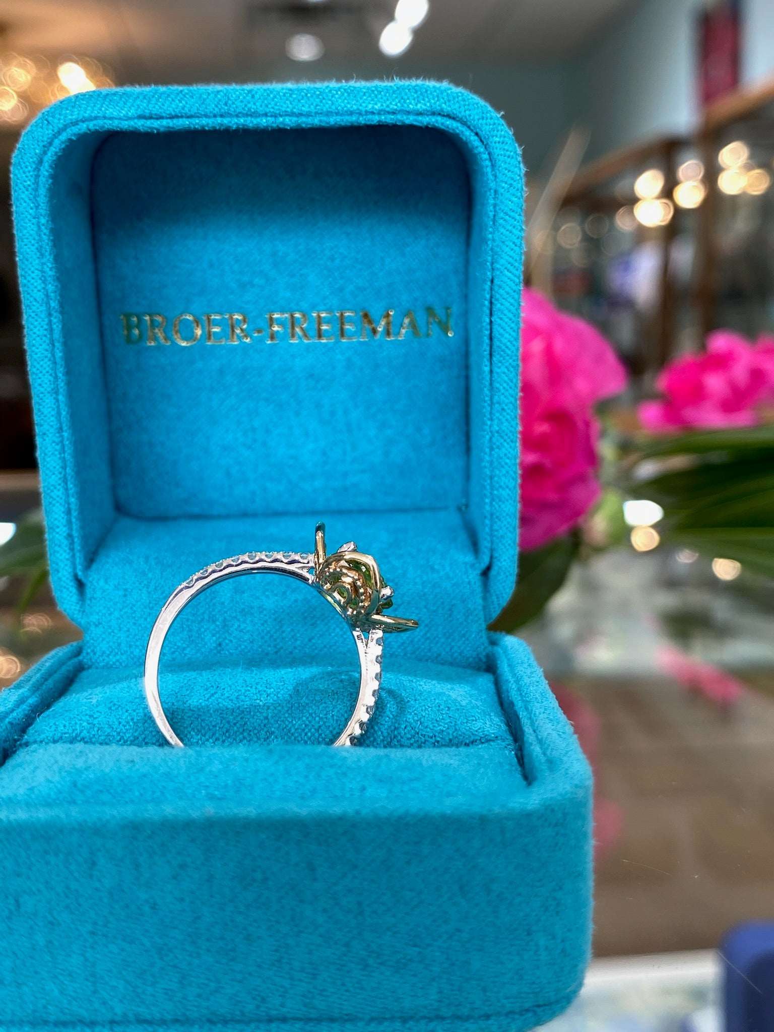 The Sunlit Clover Peridot Ring