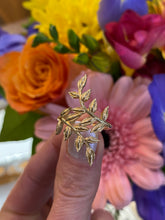 Load image into Gallery viewer, Yellow Gold Vine Leaf Ring
