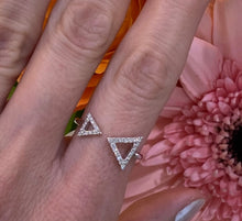 Load image into Gallery viewer, White Gold Double Triangle Tension Ring