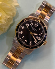 Load image into Gallery viewer, Black Dial Two Toned Bracelet Diver's Watch