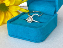 Load image into Gallery viewer, Vintage Yellow Gold Round Diamond Halo Engagement Ring and Wedding Band