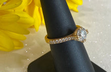Load image into Gallery viewer, Yellow Gold Round Diamond Hand Engraved Engagment Ring