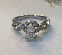 Load image into Gallery viewer, Oval Diamond Twist Band Ring
