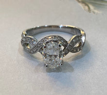 Load image into Gallery viewer, Oval Diamond Twist Band Ring