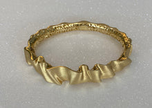 Load image into Gallery viewer, 18K Gold Satin Finish Wavy Gold Bangle