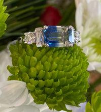 Load image into Gallery viewer, Bi-Colored Sapphire and Diamond Ring
