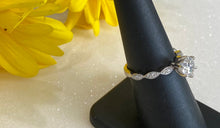 Load image into Gallery viewer, Platinum Round Diamond and Oval Band Engagment Ring