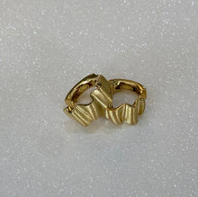 Load image into Gallery viewer, 18K Gold Satin Finish Wavy Hoop Earrings