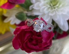 Load image into Gallery viewer, Oval Diamond Twist Band Ring