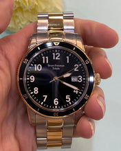 Load image into Gallery viewer, Black Dial Two Toned Bracelet Diver's Watch