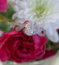 Load image into Gallery viewer, Oval Diamond Twist Band Ring
