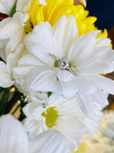 Load image into Gallery viewer, Round Diamond Fancy Solitaire Engagement Ring