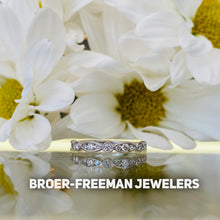 Load image into Gallery viewer, White gold scalloped diamond ring