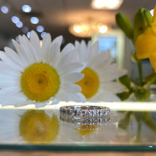 Load image into Gallery viewer, Classic Round Diamond Band