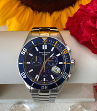 Load image into Gallery viewer, Blue Dial Silver Bracelet Diver's Watch