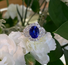 Load image into Gallery viewer, 18K White Gold Tanzanite and Diamond Ring
