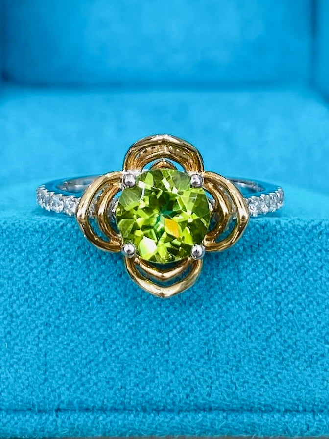 The Sunlit Clover Peridot Ring