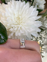 Load image into Gallery viewer, 18K White Gold and Diamond Pyramid Band
