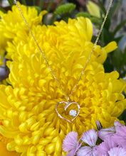 Load image into Gallery viewer, Vintage Open Heart Diamond Inset Necklace
