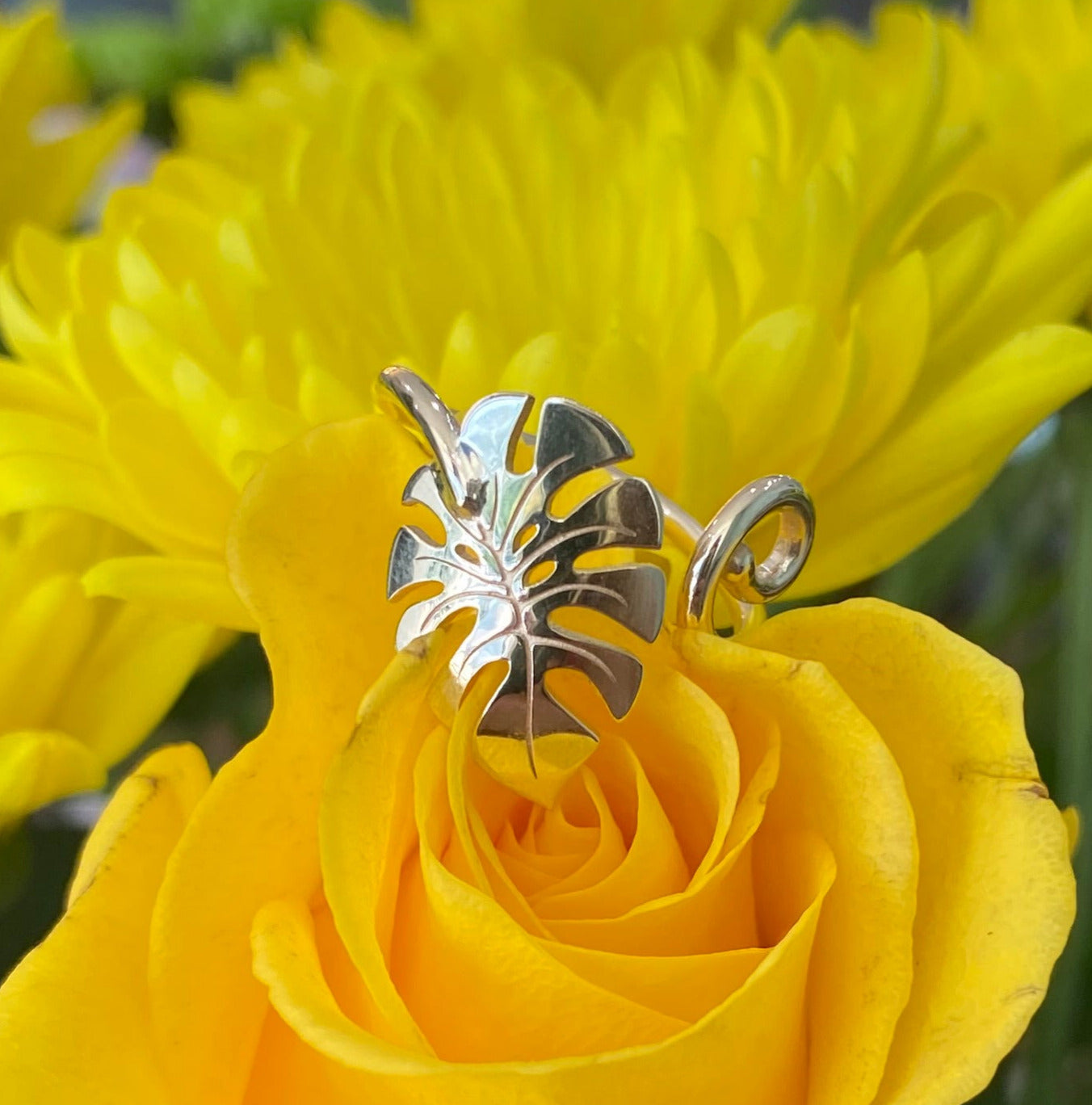 Curly Leaf Yellow Gold Ring