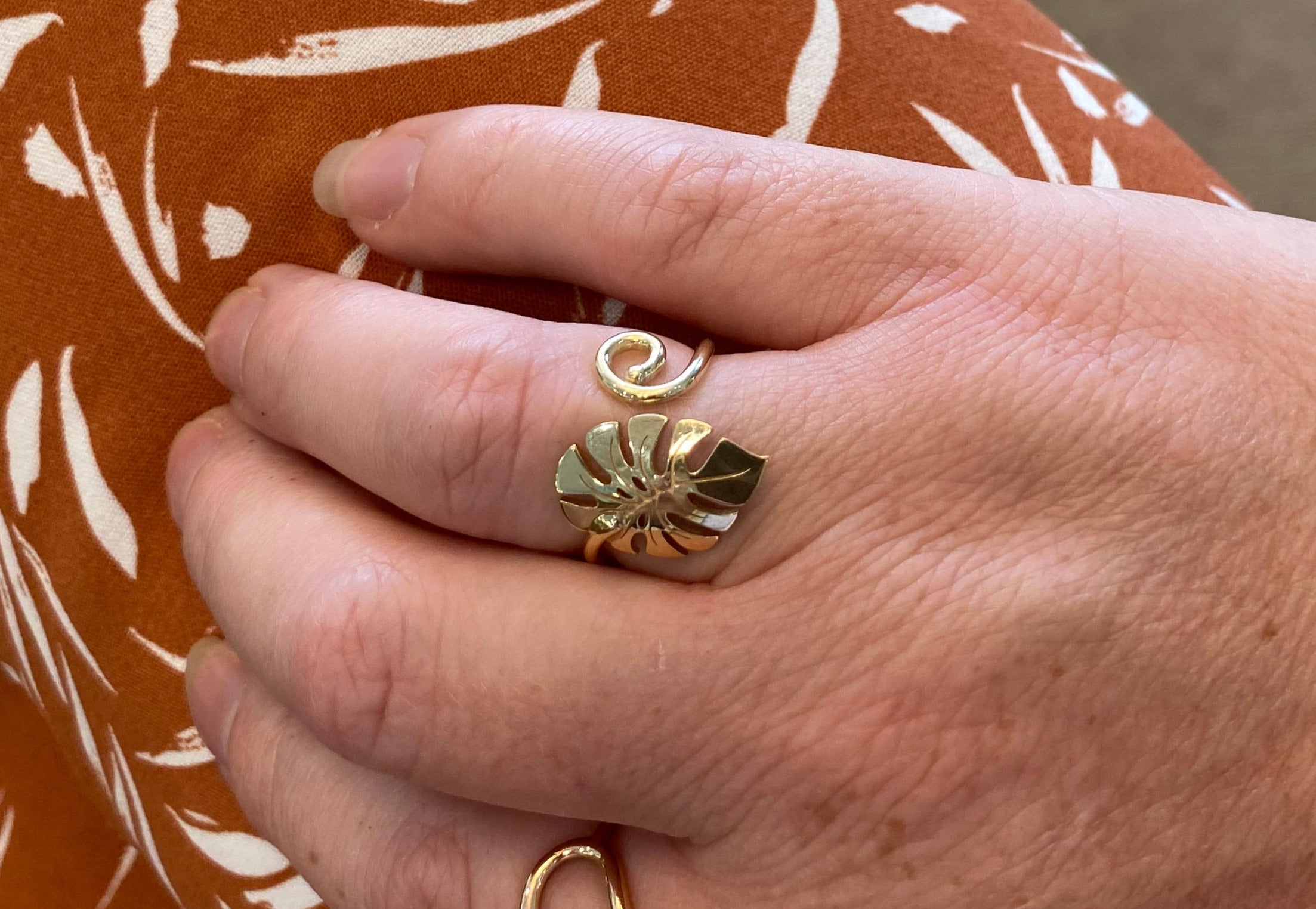 Curly Leaf Yellow Gold Ring