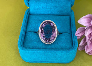 White Gold Vintage Oval Amethyst Ring