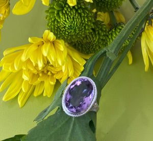 White Gold Vintage Oval Amethyst Ring