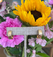 Load image into Gallery viewer, Yellow Gold Leaf Band Hoop Earrings
