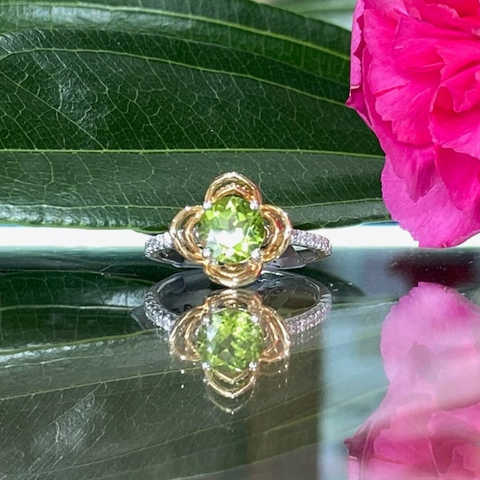 The Sunlit Clover Peridot Ring