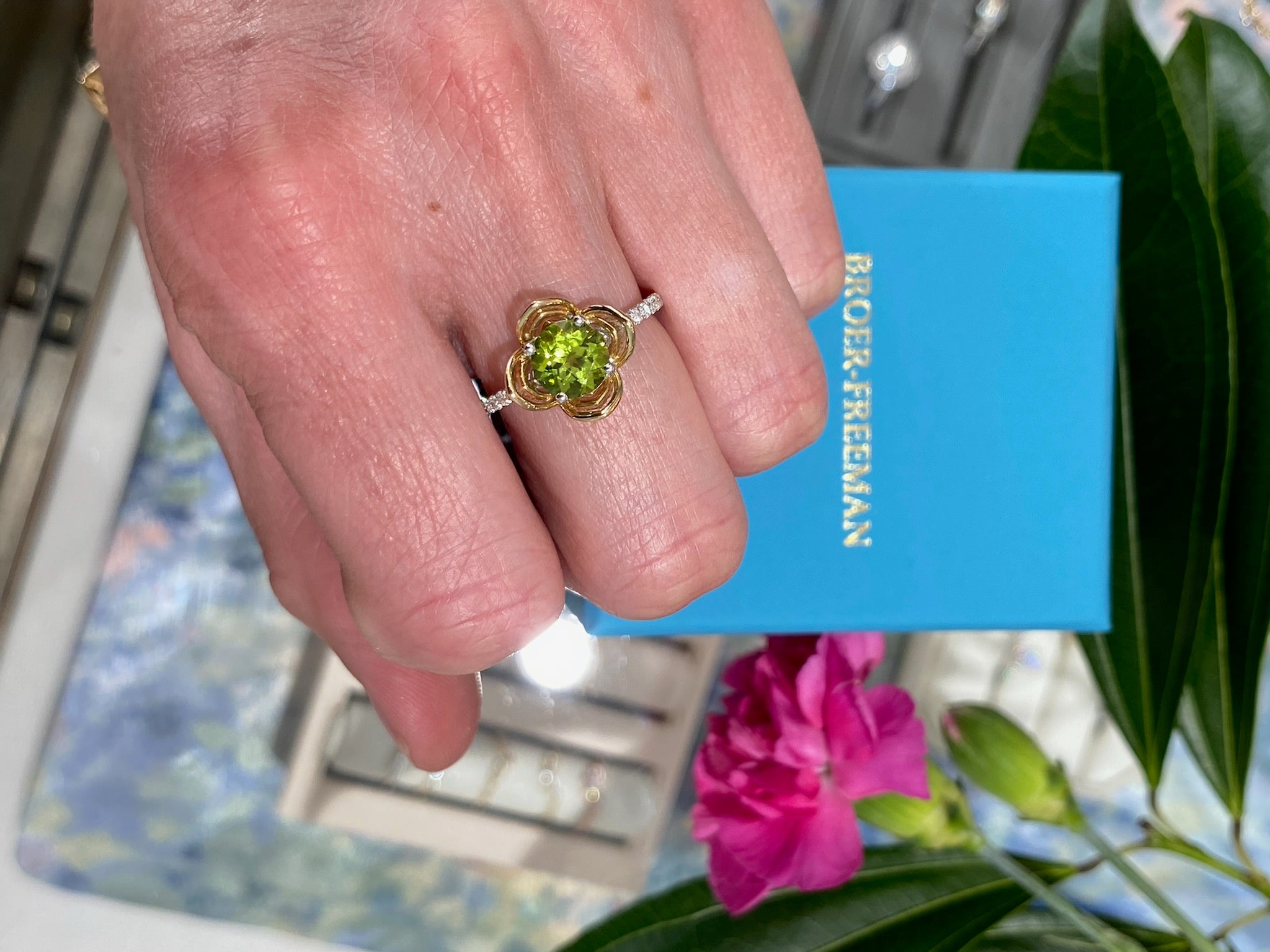 The Sunlit Clover Peridot Ring