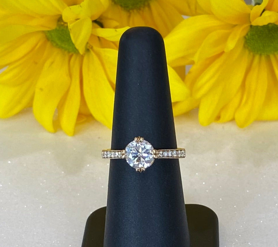 Yellow Gold Round Diamond Hand Engraved Engagment Ring