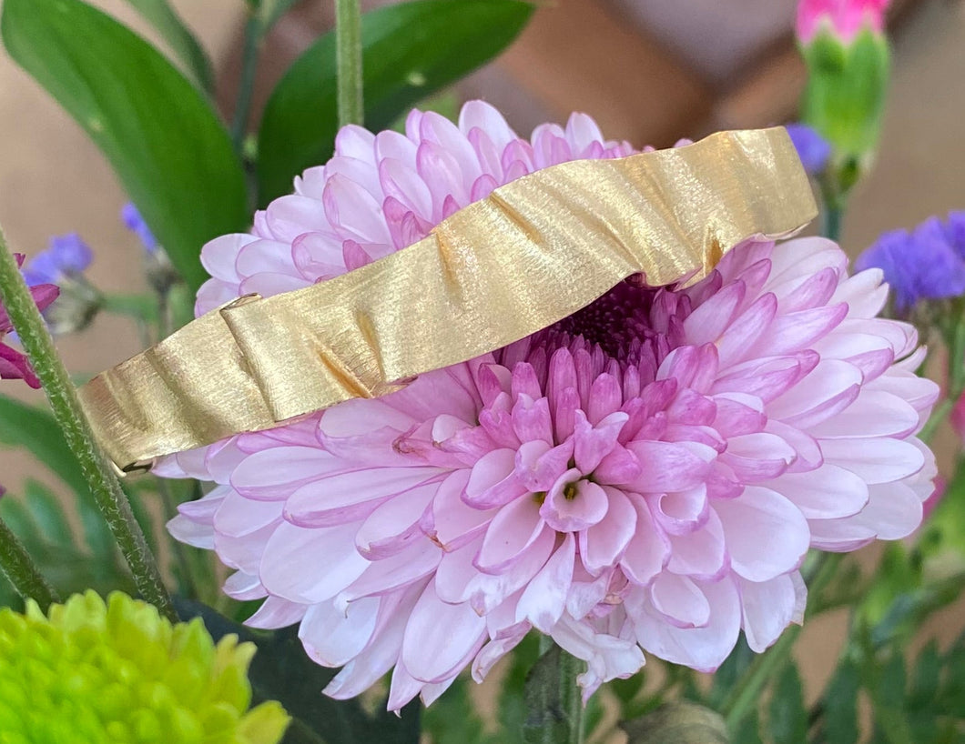 18K Gold Satin Finish Wavy Gold Bangle