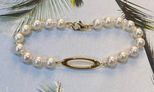 Load image into Gallery viewer, Gold Oval Link Pearl Bracelet
