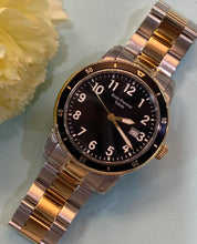 Load image into Gallery viewer, Black Dial Two Toned Bracelet Diver&#39;s Watch
