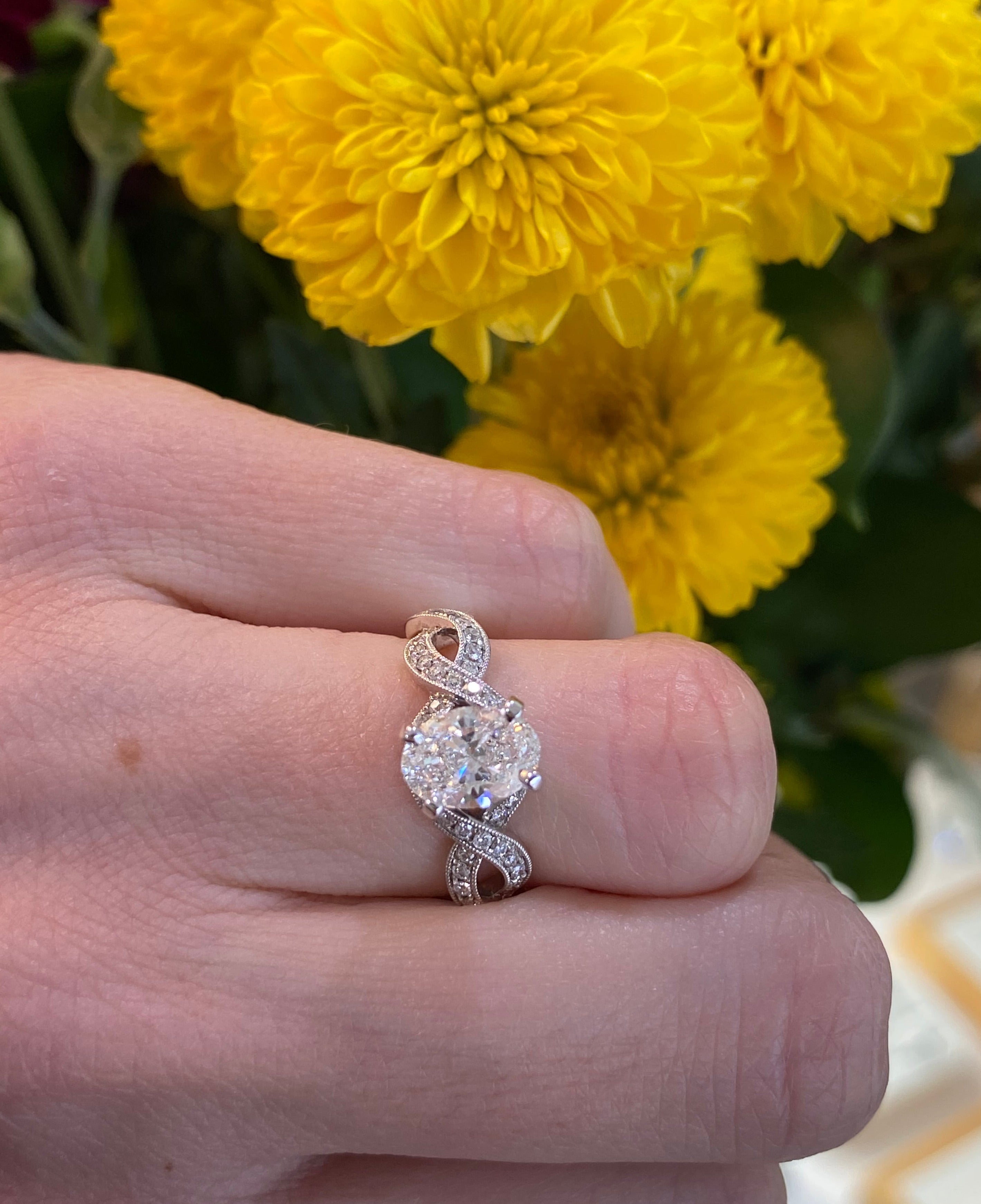 Oval Diamond Twist Band Ring