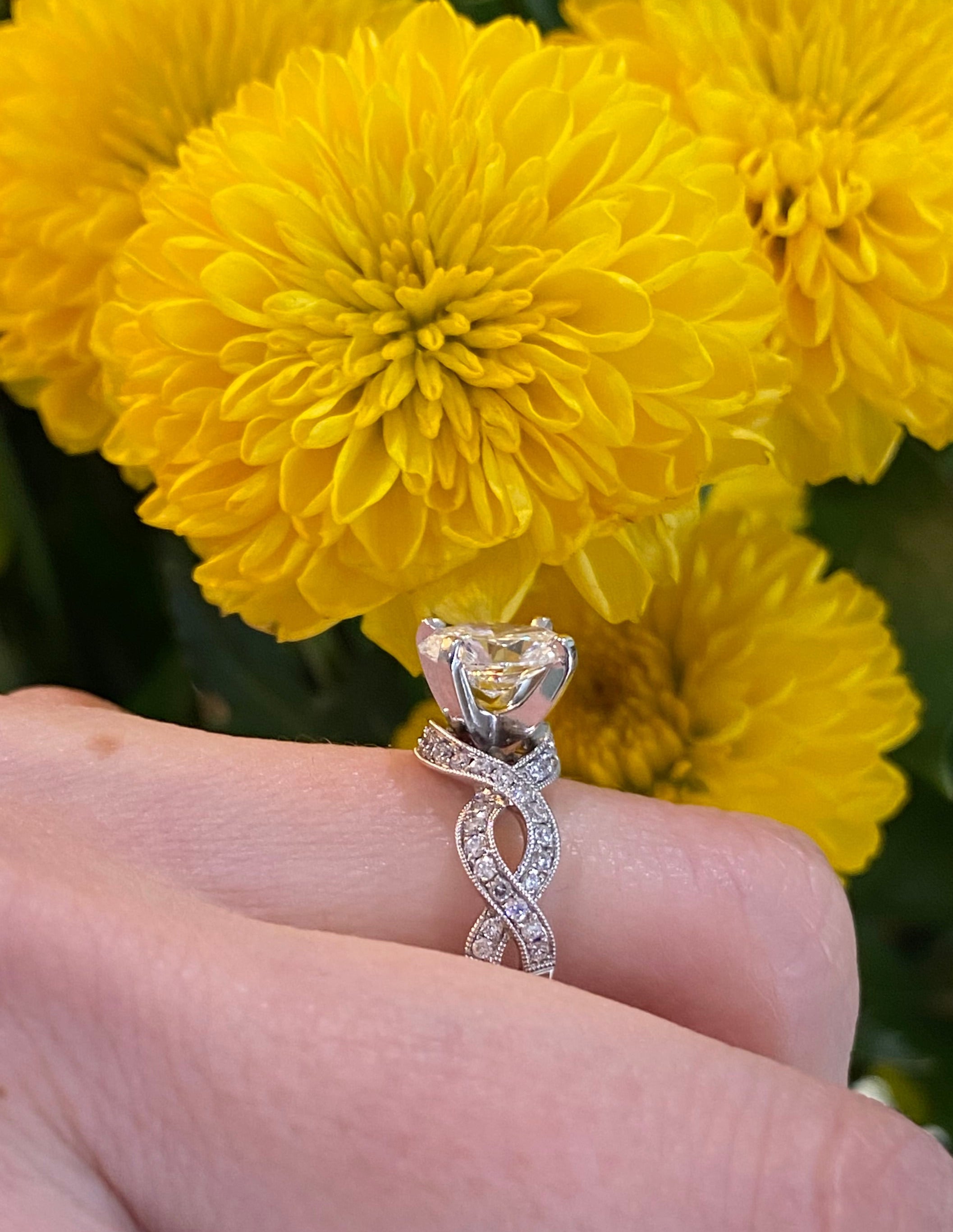 Oval Diamond Twist Band Ring