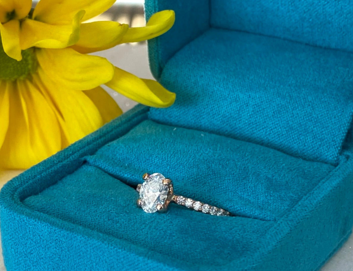 Rose Gold Oval Diamond Engagment Ring