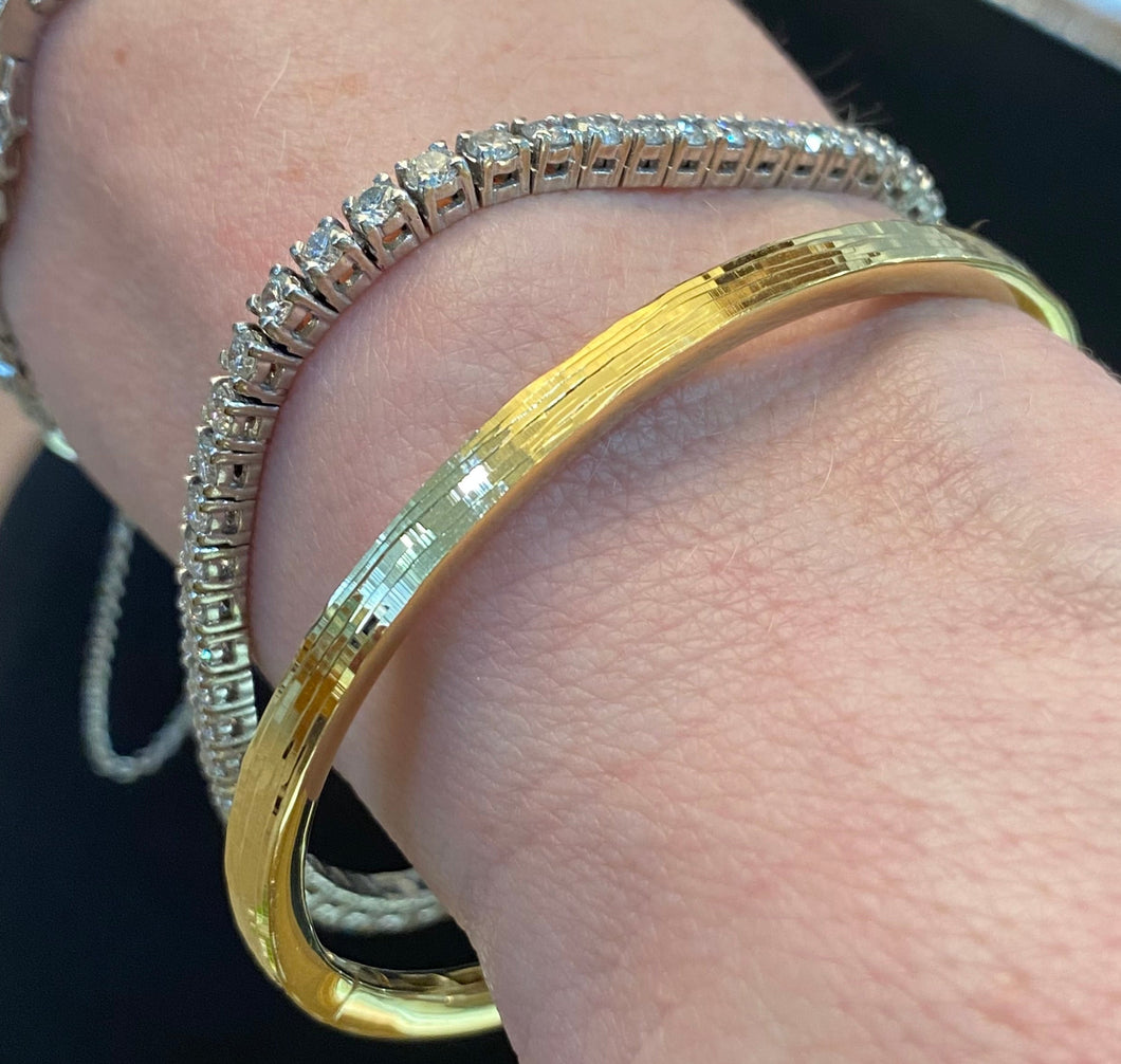 18K Etched Gold Bangle Bracelet